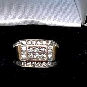 Men's 1-3/8 CT. T.W. Diamond
Rectangular Signet Ring in 10K
White Gold